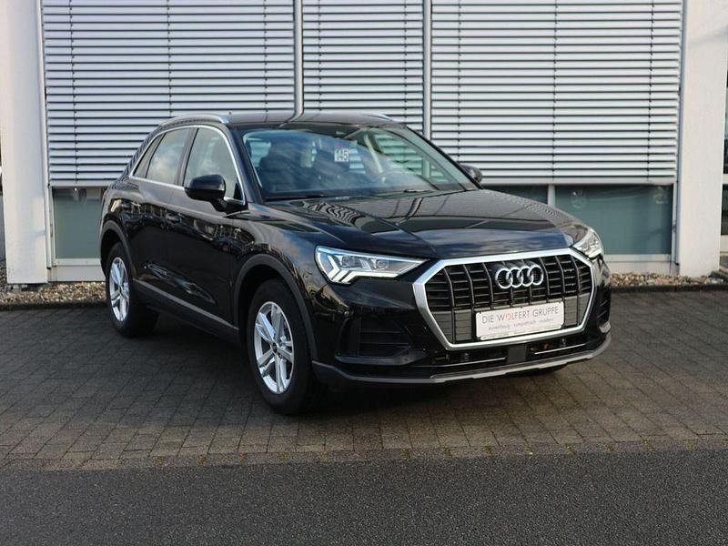Gebraucht Audi Q3 Sport 150 PS (110 kW) 2022 Mythosschwarz metallic SUV
