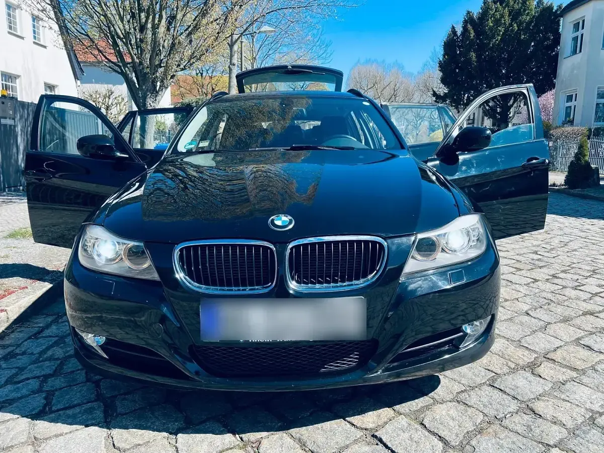 Gebraucht BMW 318 M Sport 143 PS (105 kW) 2012 Schwarz Kombi