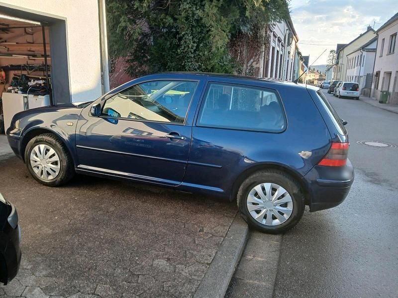 Gebraucht VW Golf III 74 PS (54 kW) 1998 Blau Kleinwagen