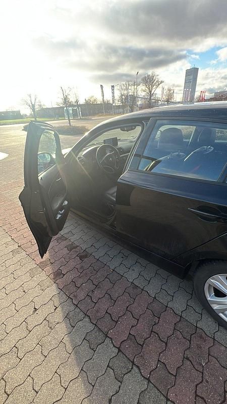 Gebraucht BMW 118 Shadowline 143 PS (105 kW) 2011 Schwarz Kleinwagen
