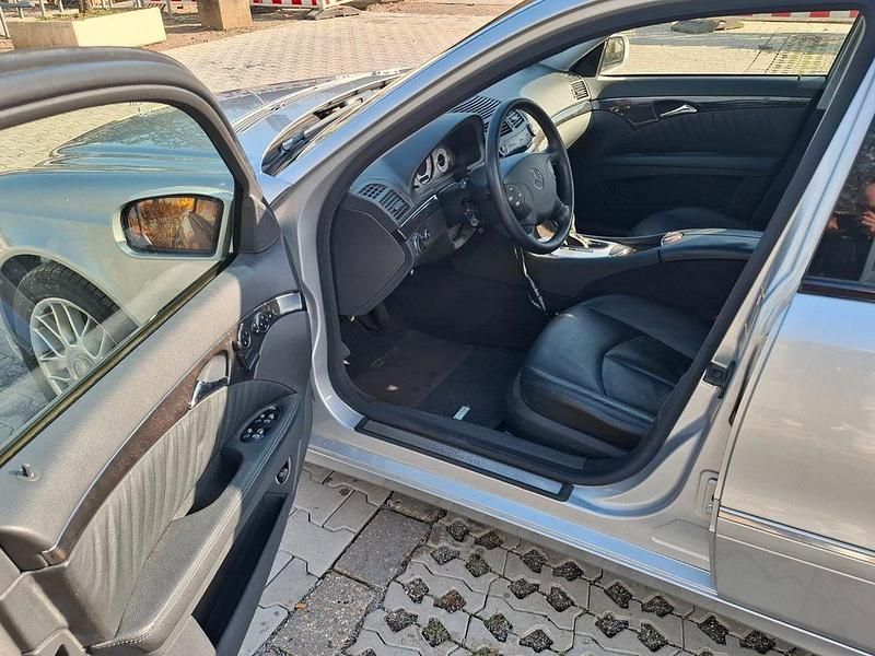Gebraucht Mercedes E320 Avantgarde 224 PS (164 kW) 2002 Silber Limousine
