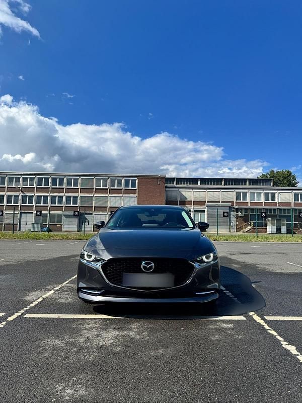 Grau Gebraucht 2019 Mazda 3 Limousine | 20.600 € (Teuer) - Bild 1/4