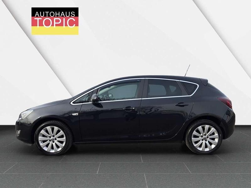 Gebraucht Opel Astra Innovation 140 PS (102 kW) 2011 Karbonschw graphitschw midnigh Kleinwagen