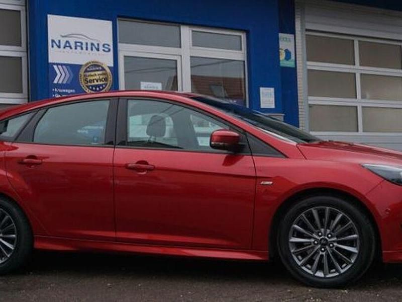 Gebraucht Ford Focus ST-Line 150 PS (110 kW) 2018 Rot Limousine