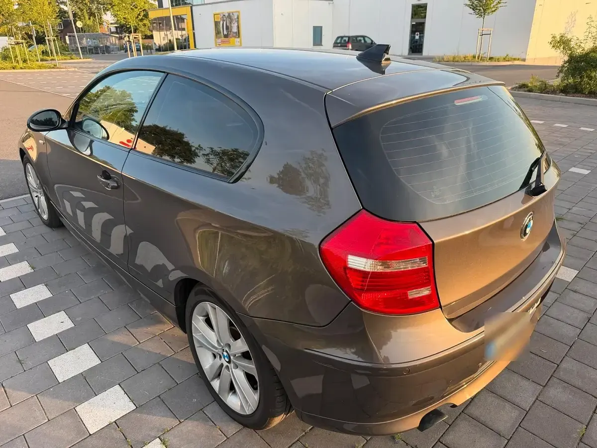 Gebraucht BMW 123 204 PS (150 kW) 2009 Braun Kleinwagen