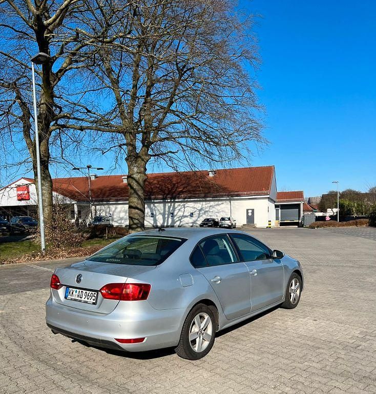 Gebraucht VW Jetta Comfortline 105 PS (77 kW) 2011 Grau Limousine