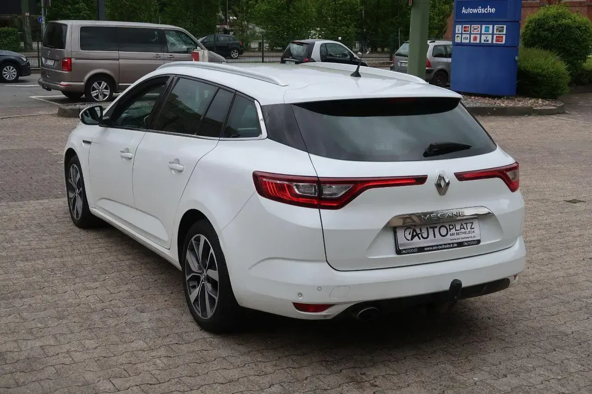 Gebraucht Renault Mégane GrandTour Bose Edition 132 PS (97 kW) 2016 Weiß Kombi
