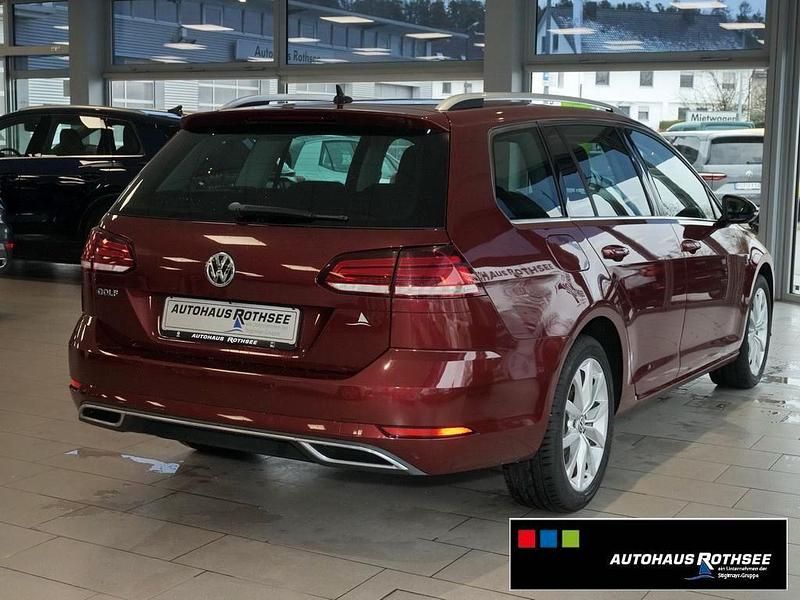 Gebraucht VW Golf VII 150 PS (110 kW) 2019 Cranberry red metallic Kombi