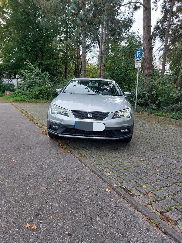 Silber Gebraucht 2015 Seat Leon X-Perience Kombi | 15.000 € (Fairer Preis) - Bild 1/4