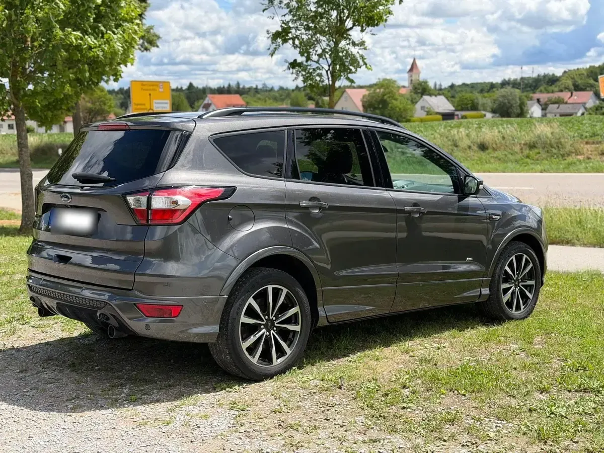 Gebraucht Ford Kuga ST-Line 179 PS (131 kW) 2018 Grau SUV