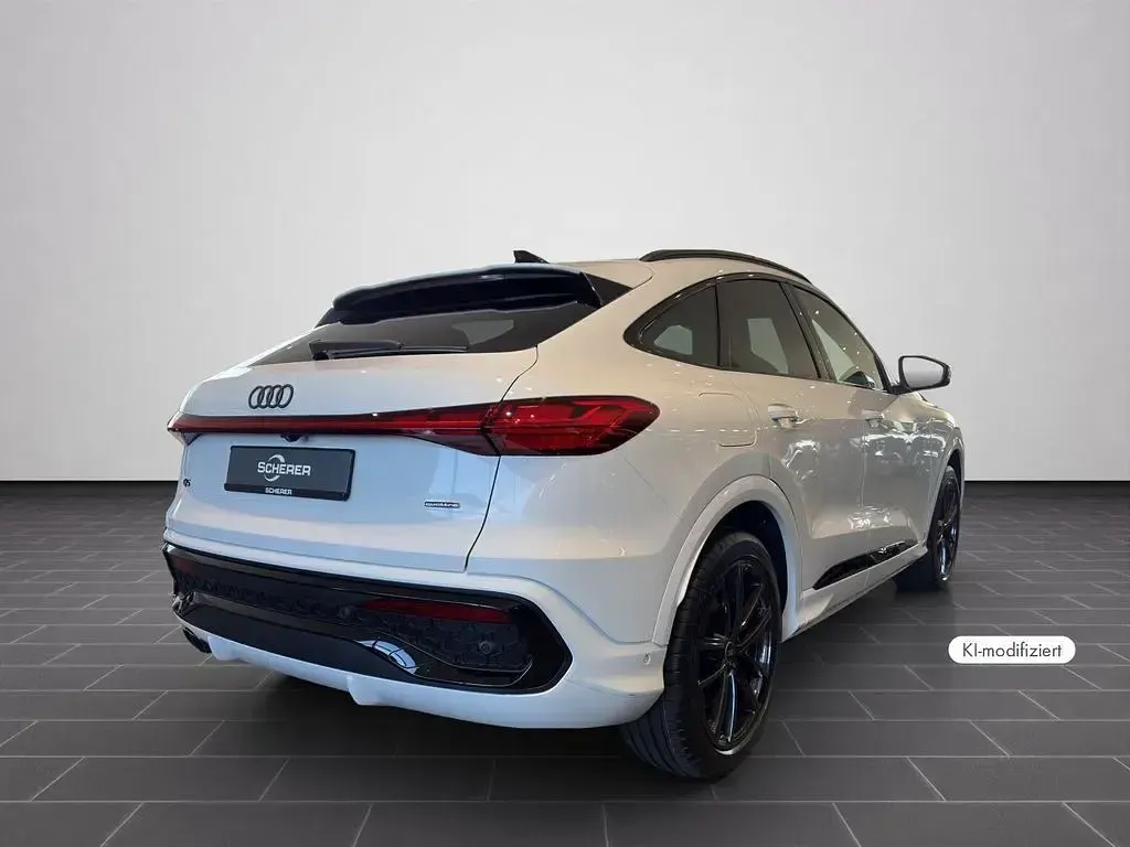Neu Audi Q5 Sportback Ambiente 299 PS (219 kW) 2026 Gletscherweiß metallic (metallic) SUV