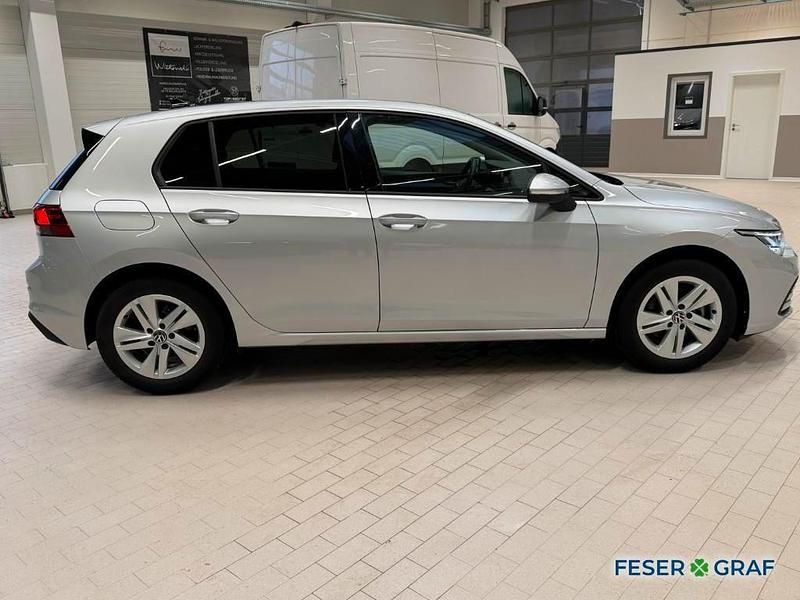 Gebraucht VW Golf VIII Life 116 PS (85 kW) 2023 Reflexsilber Limousine