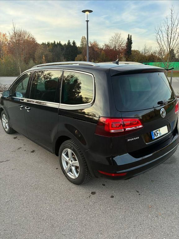Gebraucht VW Sharan Highline 150 PS (110 kW) 2022 Schwarz Van / Kleinbus