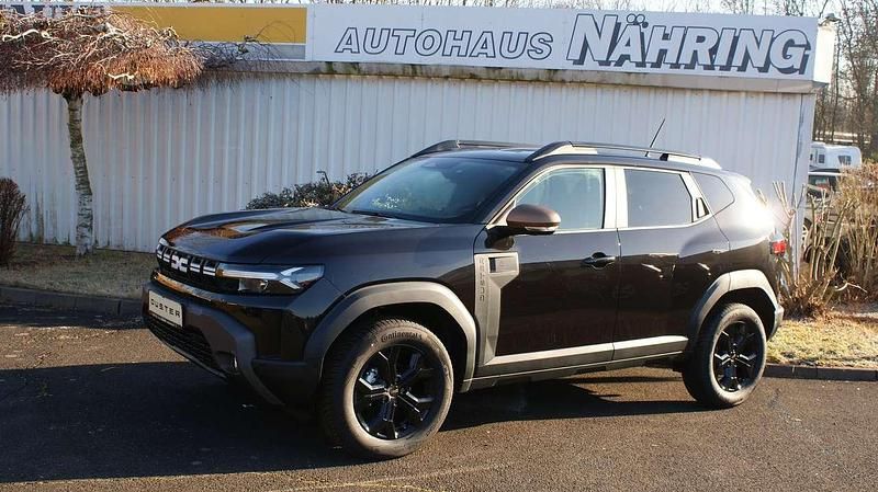 Neu Dacia Duster Extreme 131 PS (96 kW) 2026 Perlmuttschwarz metallic SUV