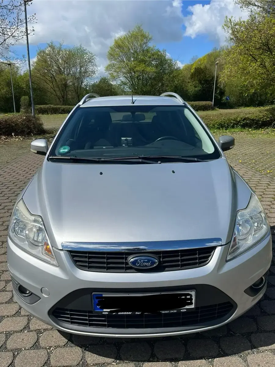 Gebraucht Ford Focus 105 PS (77 kW) 2010 Silber Kombi