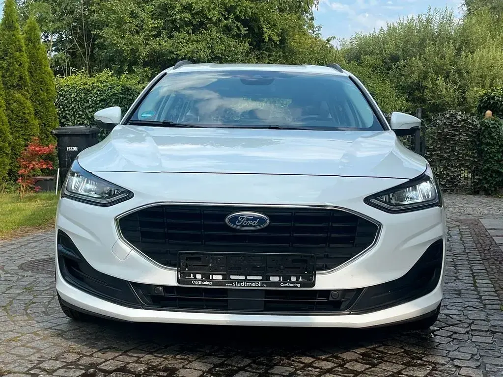 Gebraucht Ford Focus Cool & Connect 125 PS (91 kW) 2022 Weiß Limousine
