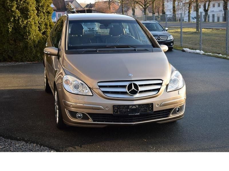 Gebraucht Mercedes B200 140 PS (102 kW) 2006 Gold Van / Kleinbus