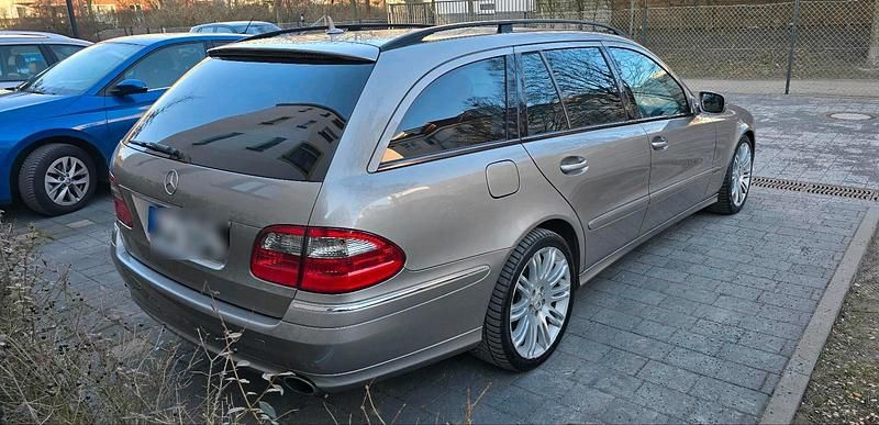 Gebraucht Mercedes E350 Avantgarde 272 PS (200 kW) 2008 Gold Kombi