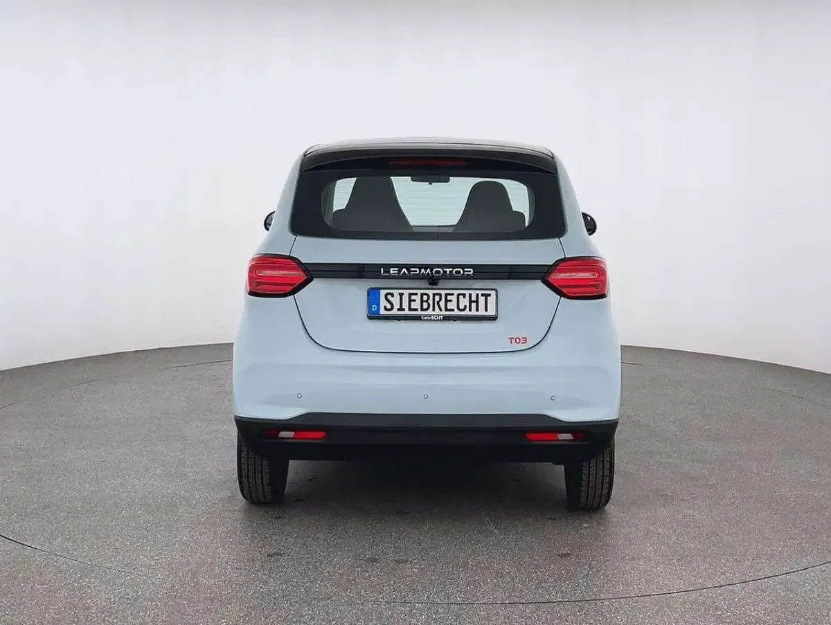 Ny Leapmotor T03 69 kW (95 HK) 2025 Blå Hatchback