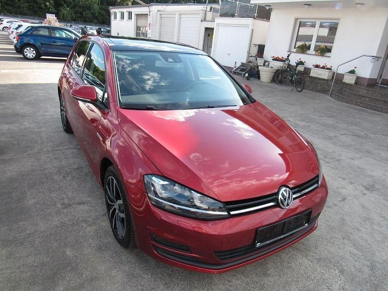 Rot Gebraucht 2014 VW Golf VII Cup Limousine | 11.900 € (Guter Preis) - Bild 1/4