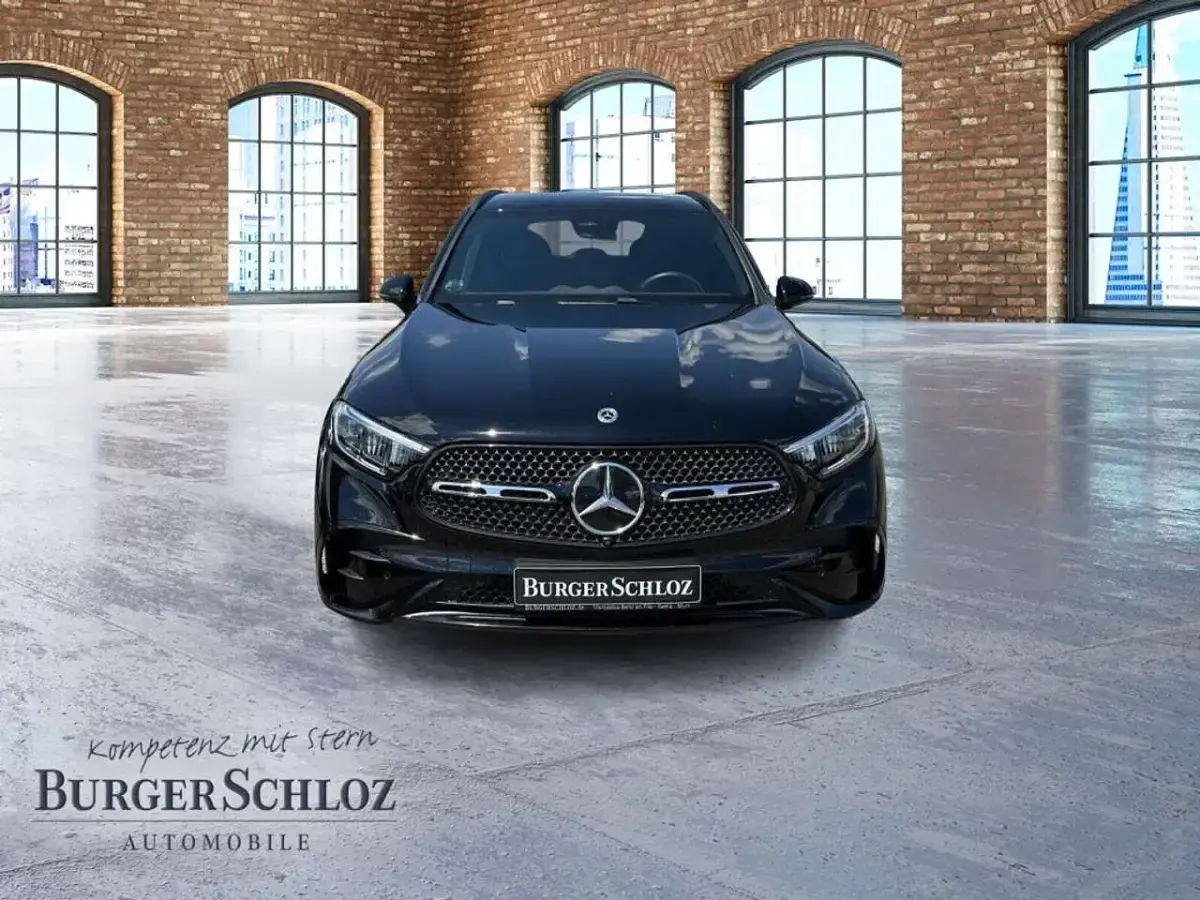 Gebraucht Mercedes GLC200 AMG 163 PS (119 kW) 2025 Unilack schwarz SUV