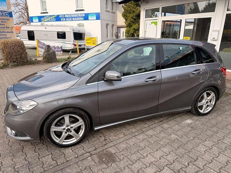 Gebraucht Mercedes B180 122 PS (89 kW) 2014 Mountaingrau  met. Van / Kleinbus