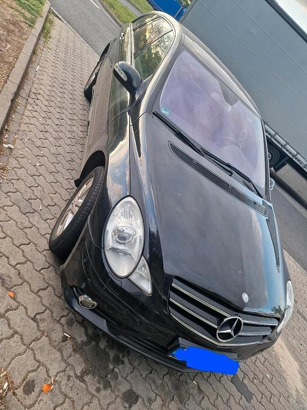 Schwarz Gebraucht 2008 Mercedes R320 Van / Kleinbus | 6.850 € (Fairer Preis) - Bild 1/4