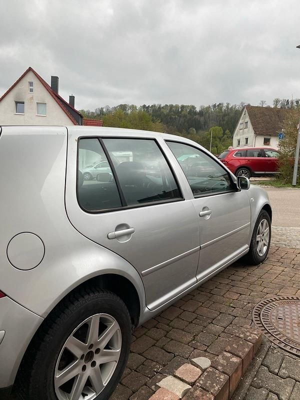 Second-hand VW Golf 101 CP (74 kW) 2003 Gri Coupe