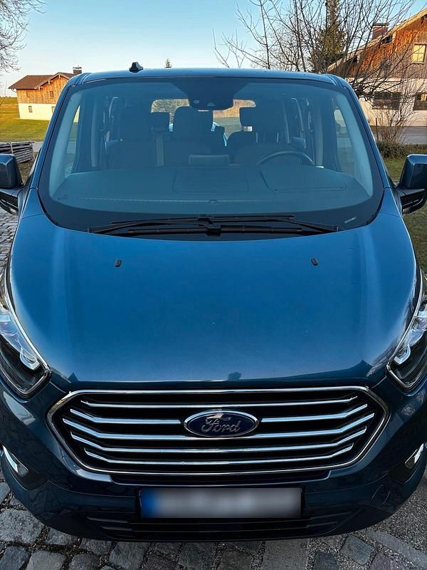 Gebraucht Ford Tourneo Titanium 185 PS (136 kW) 2020 Blau Van / Kleinbus