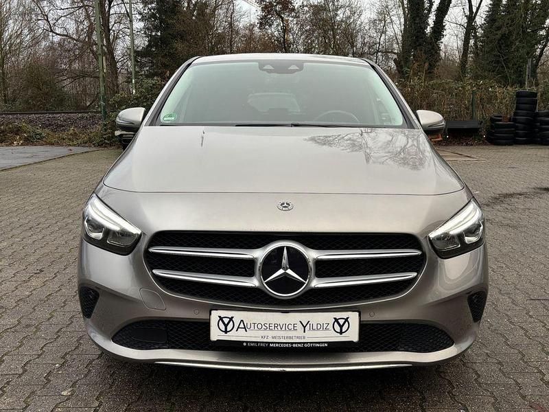 Gebraucht Mercedes B220 190 PS (139 kW) 2019 Silber Van / Kleinbus
