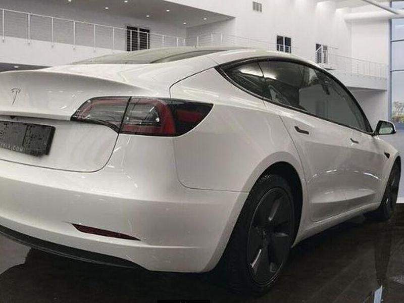 Gebraucht Tesla Model 3 Standard Range 239 kW (325 PS) 2023 Weiss metallic Limousine