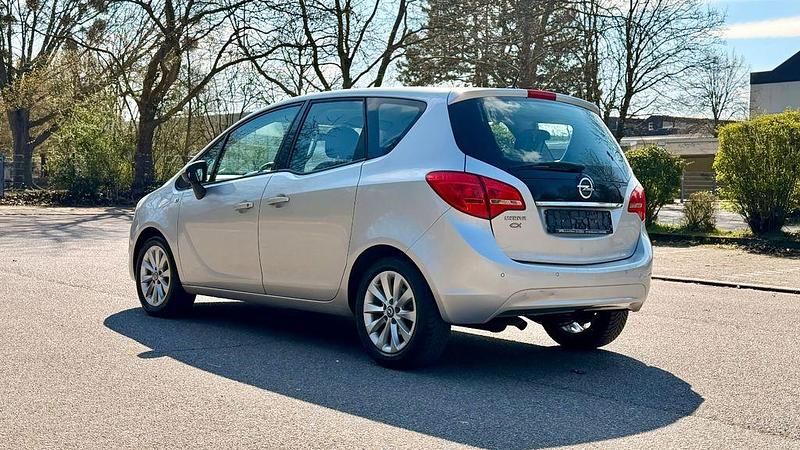 Gebraucht Opel Meriva Style 120 PS (88 kW) 2014 Silber Van / Kleinbus