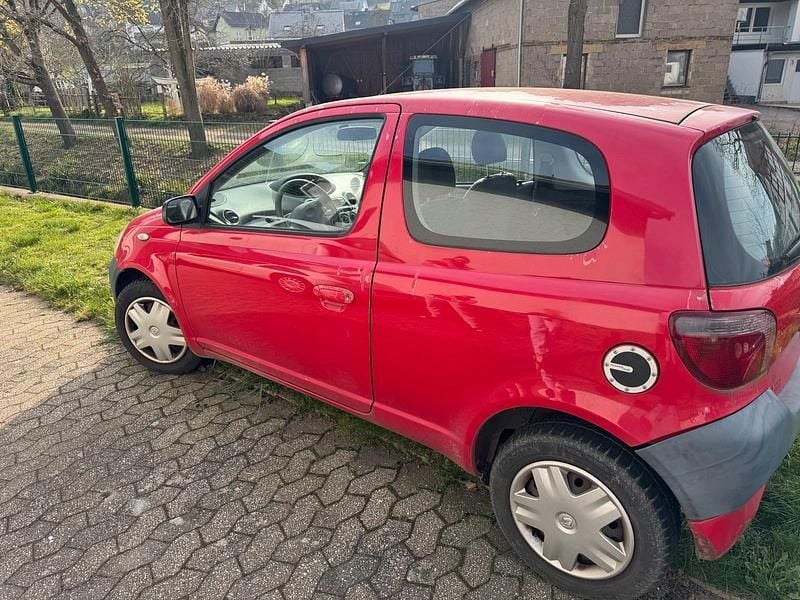 Gebraucht Toyota Yaris 68 PS (50 kW) 2000 Grau Limousine