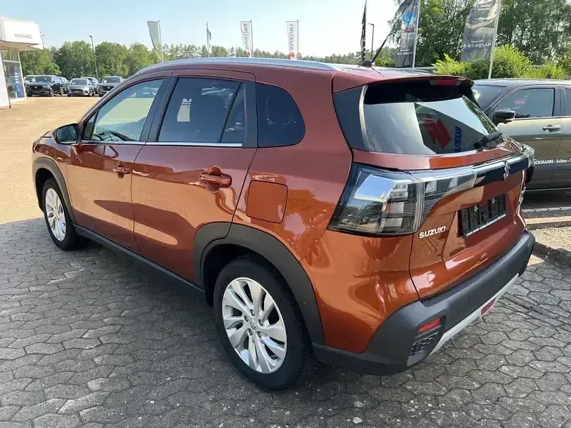 Gebraucht Suzuki SX4 S-Cross Comfort 129 PS (94 kW) 2024 Canyon brown pearl metallic SUV