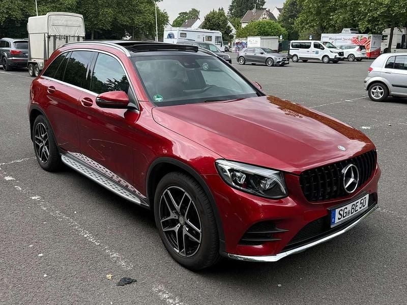 Rot Gebraucht 2016 Mercedes GLC250 AMG line SUV | 28.500 € (Fairer Preis) - Bild 1/4