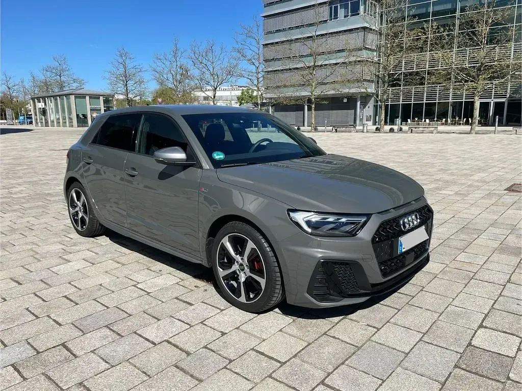 Gebraucht Audi A1 S-Line 207 PS (152 kW) 2025 Grau SUV