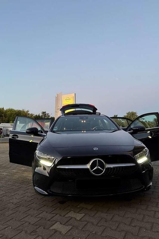 Schwarz Gebraucht 2019 Mercedes A220 Kleinwagen | 23.800 € (Etwas zu teuer) - Bild 1/4