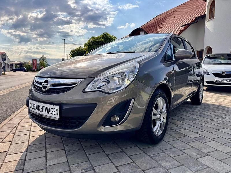 Grau Gebraucht 2012 Opel Corsa Limousine | 5.290 € (Fairer Preis) - Bild 1/4