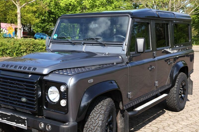 Grau Gebraucht 2015 Land Rover Defender Black Edition SUV | 44.689 € - Bild 1/4