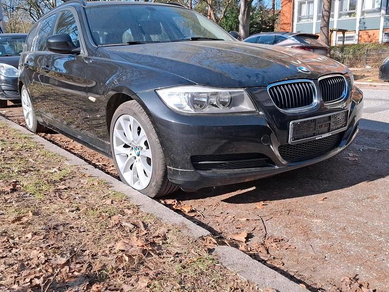 Gebraucht BMW 316 116 PS (85 kW) 2011 Schwarz Kombi