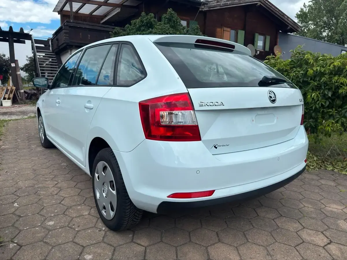 Gebraucht Skoda Rapid 86 PS (63 kW) 2015 Weiß Kleinwagen