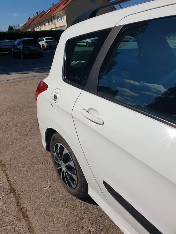 Gebraucht Peugeot 308 SW Access 111 PS (81 kW) 2012 Weiß Kombi