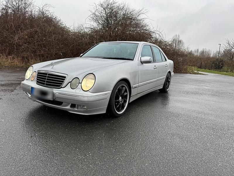 Gebraucht Mercedes 200 116 PS (85 kW) 2000 Silber Limousine