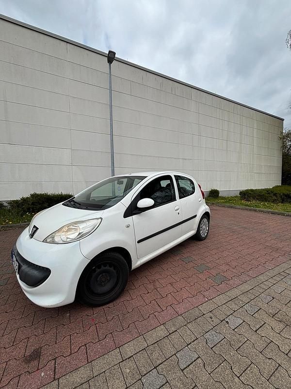 Gebraucht Peugeot 107 54 PS (39 kW) 2007 Weiß Kleinwagen