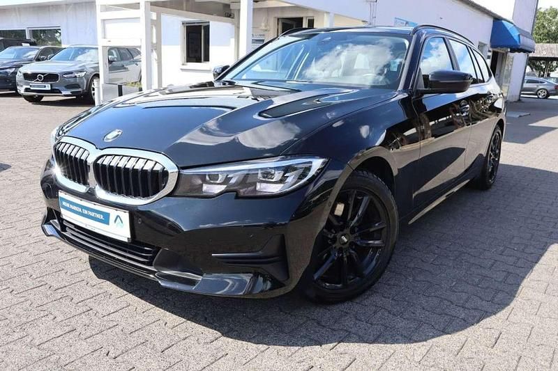 Schwarz ii Gebraucht 2020 BMW 320 Advantage Kombi | 18.485 € (Fairer Preis) - Bild 1/2