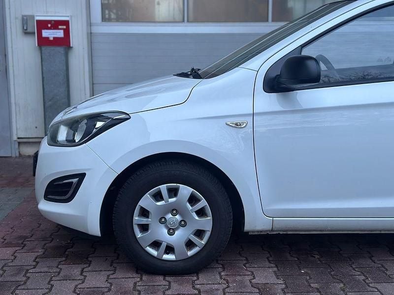 Gebraucht Hyundai i20 Edition 86 PS (63 kW) 2014 Weiß Kleinwagen
