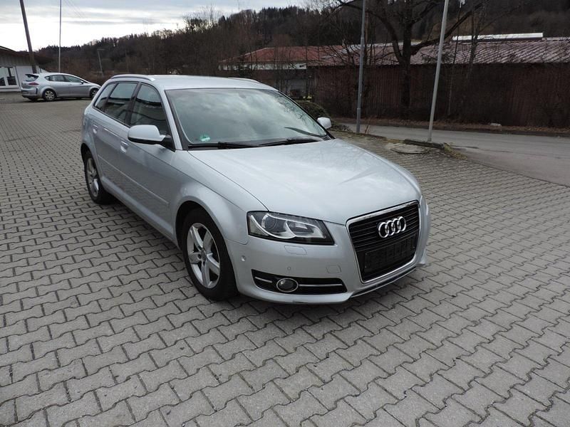 Gebraucht Audi A3 Sportback 105 PS (77 kW) 2012 Silber Kleinwagen