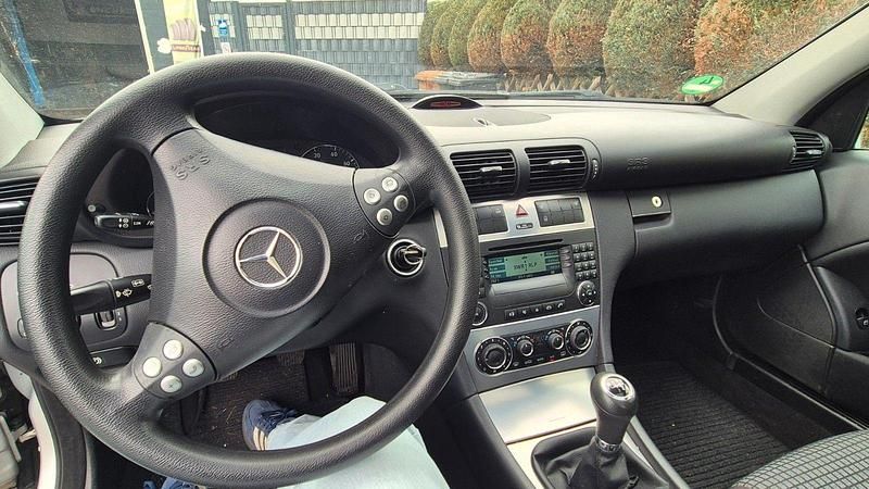 Gebraucht Mercedes C160 122 PS (89 kW) 2006 Silber Coupé