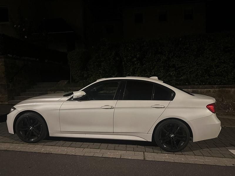 Weiß Gebraucht 2015 BMW 328 M Sport Limousine | 15.999 € (Teuer) - Bild 1/4