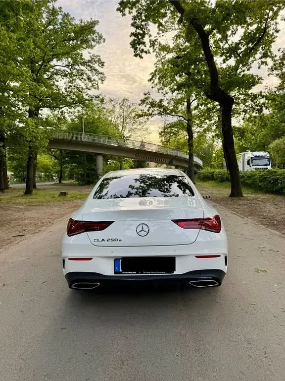 Gebraucht Mercedes CLA250e AMG line 218 PS (160 kW) 2022 Weiß Coupé